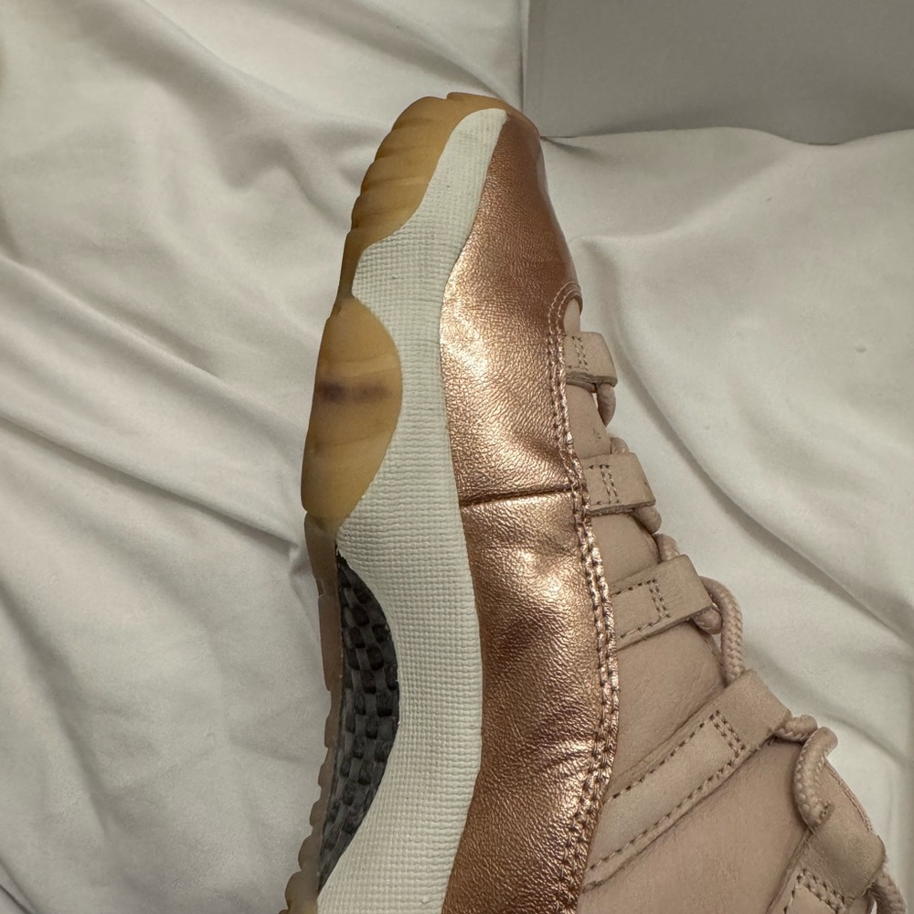 NIKE WMNS AIR JORDAN 11 RETRO - Picture 9 of 12